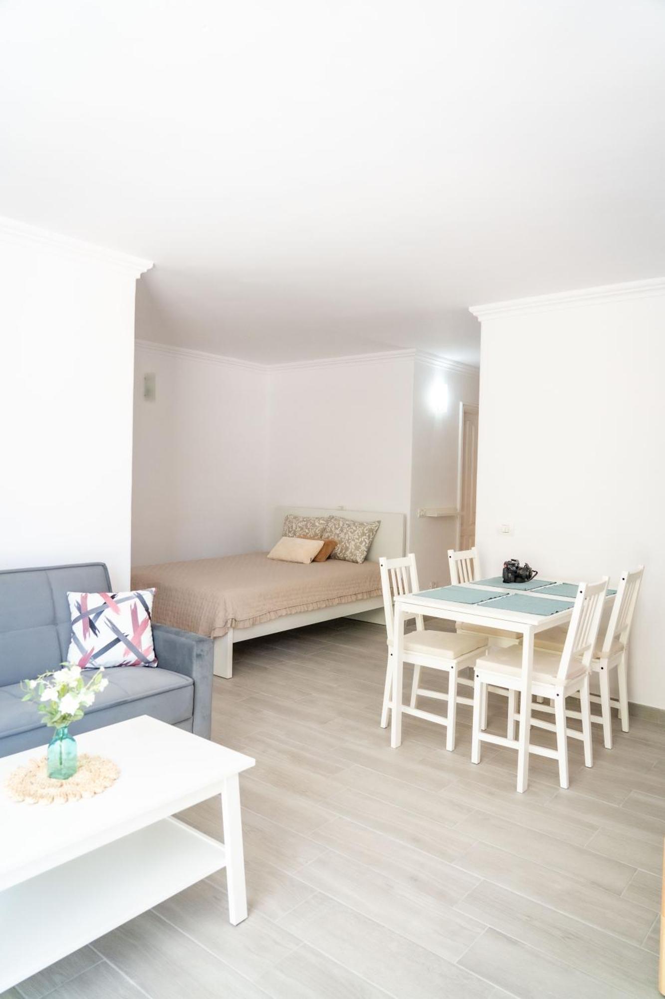 Retreat Oasis Studio Apartment Сан Мигел де Абона Екстериор снимка