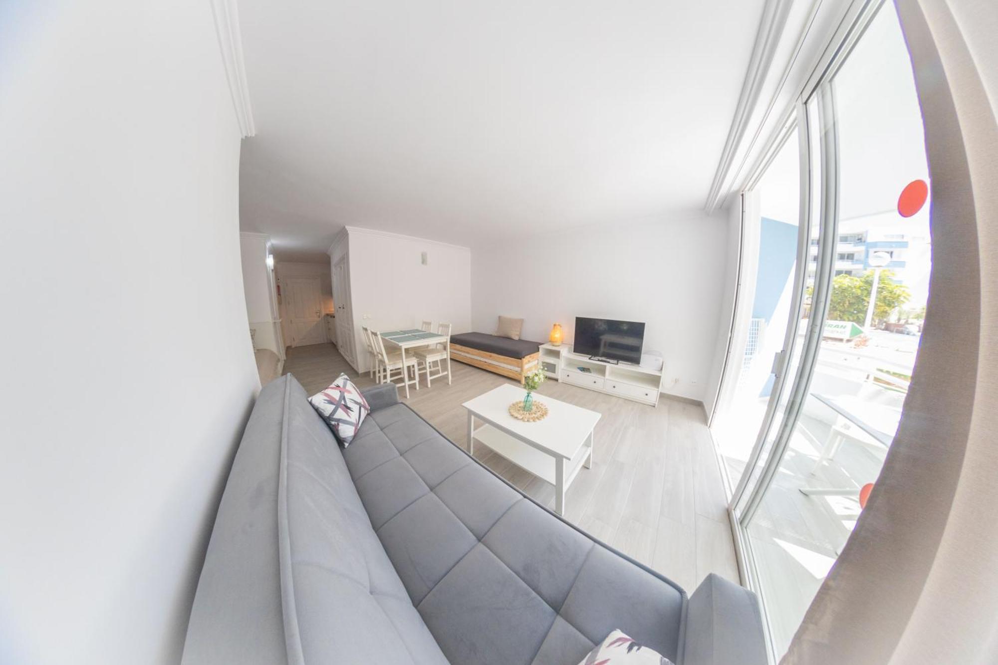 Retreat Oasis Studio Apartment Сан Мигел де Абона Екстериор снимка