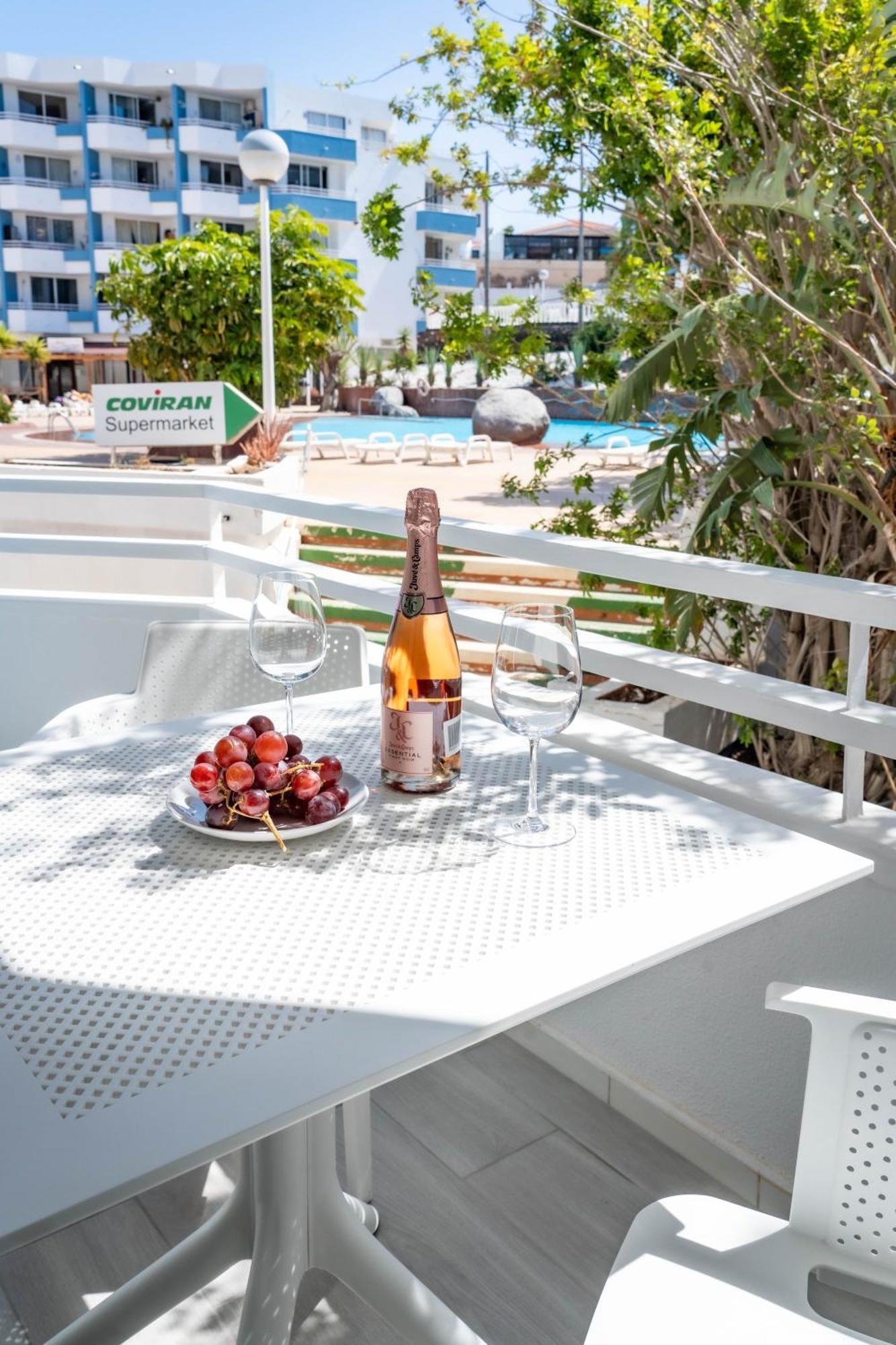 Retreat Oasis Studio Apartment Сан Мигел де Абона Екстериор снимка