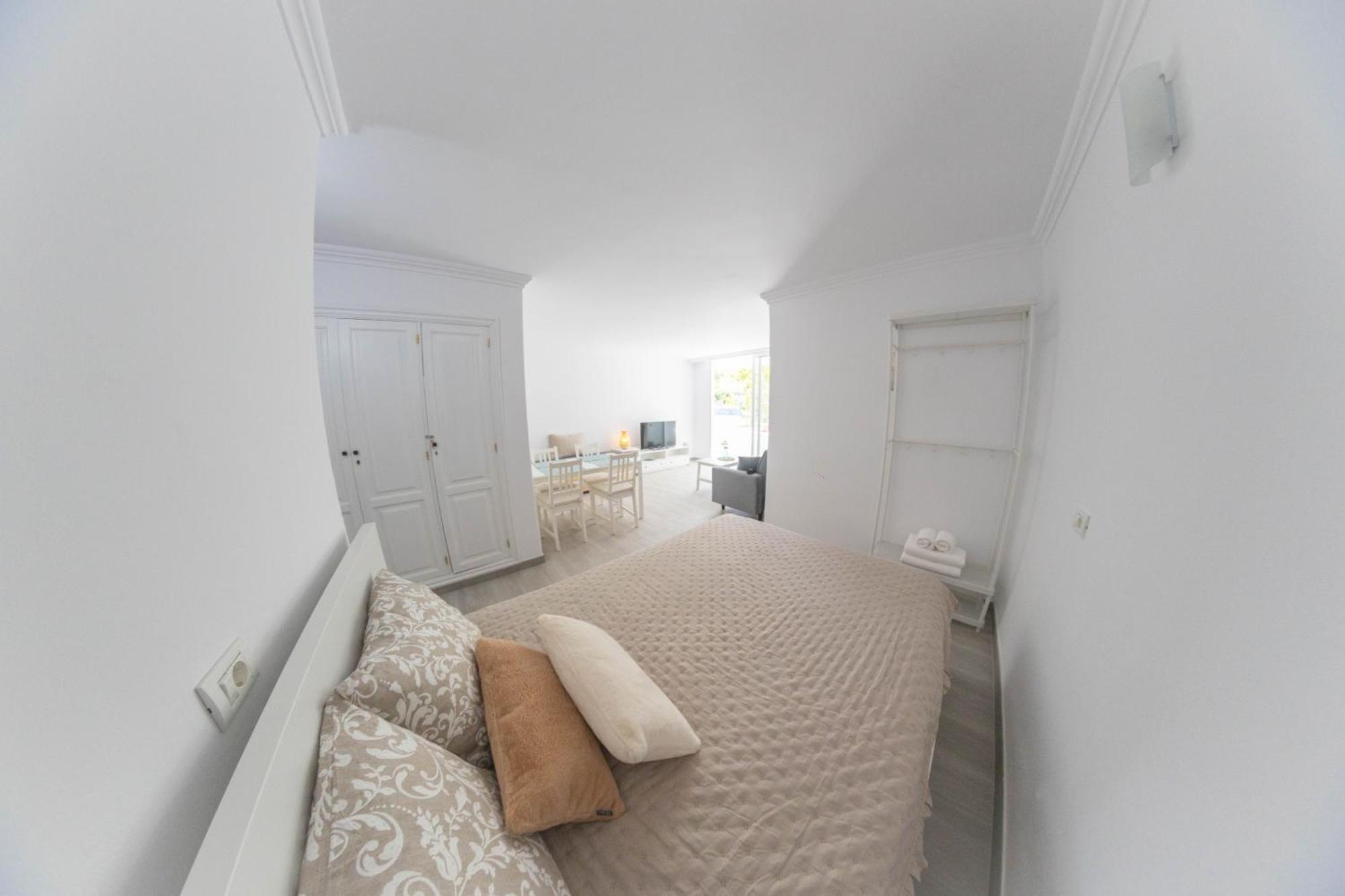 Retreat Oasis Studio Apartment Сан Мигел де Абона Екстериор снимка